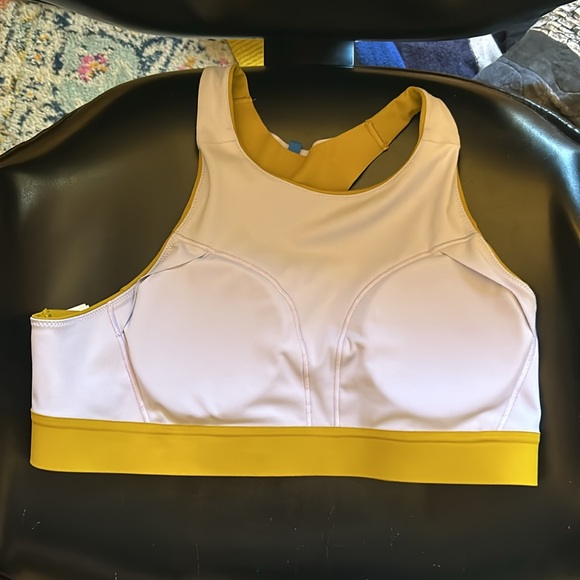 NWOT Brooks Sports Bra 38A/B - Picture 5 of 6